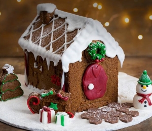 Gingerbread house decorating!